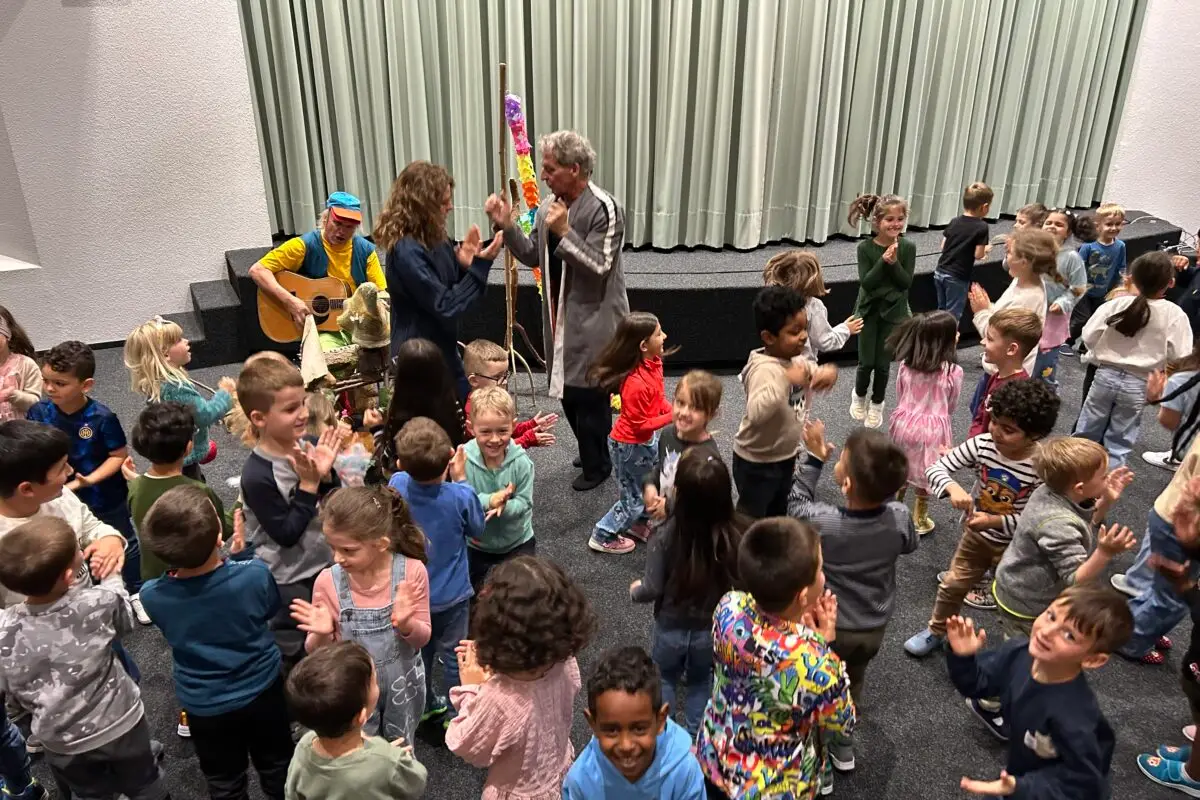 „Herr Dachs macht ein Fest“ – Theatererlebnis für unsere Kindergartenkinder