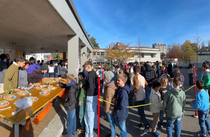 Gruselig lecker – Der Halloween-Pausenkiosk der 6. Klasse von Herrn Grünenfelder